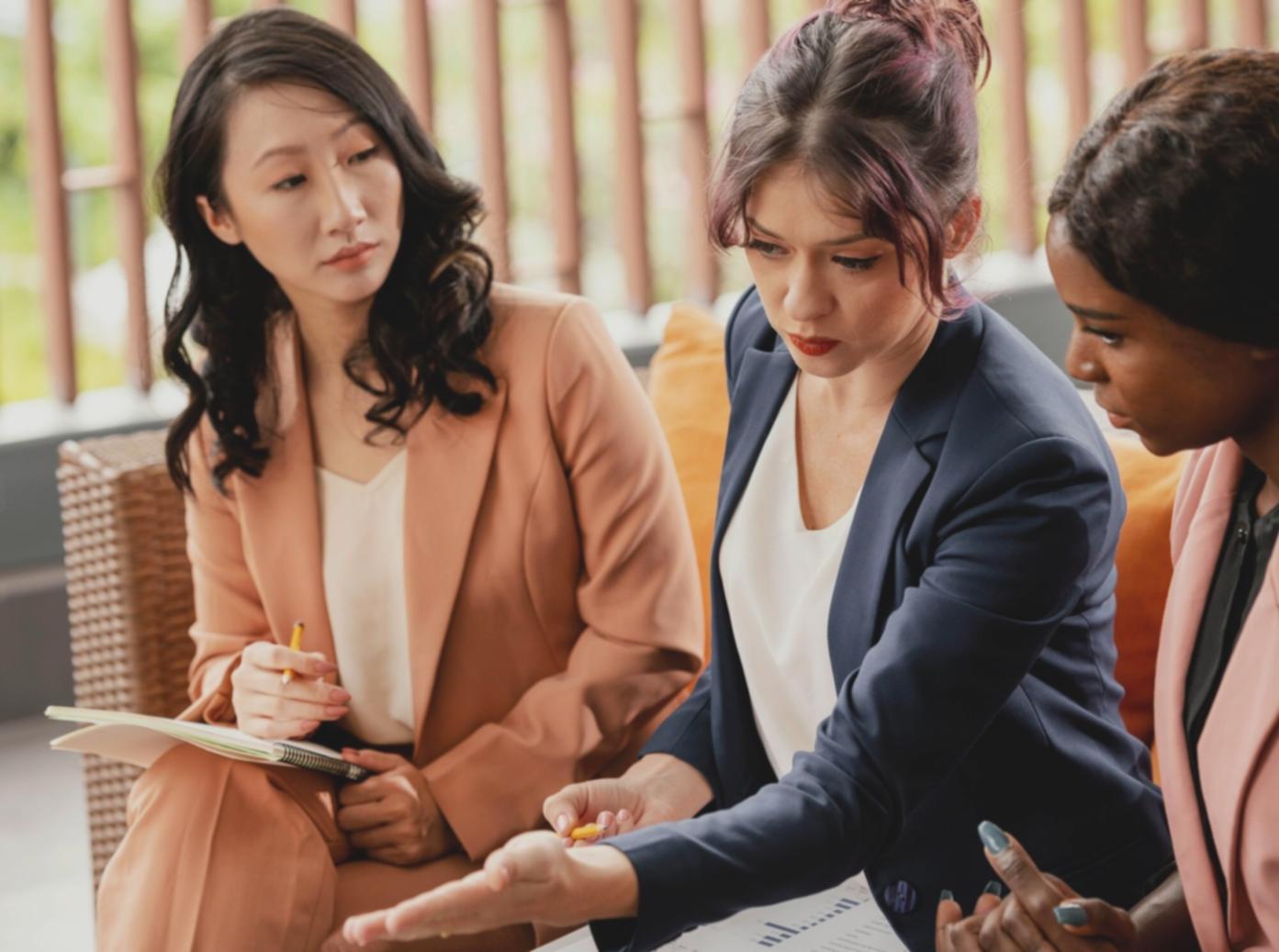 Studio di post-produzione con attrezzature professionali